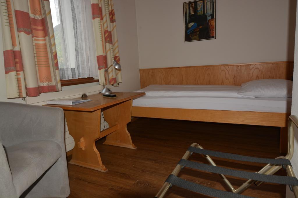 Hotel Terminus Samedan Esterno foto